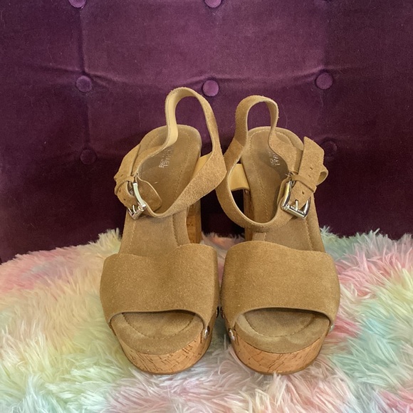 Michael Kors Hayden Tan Suede Platform Sandal - Picture 5 of 7